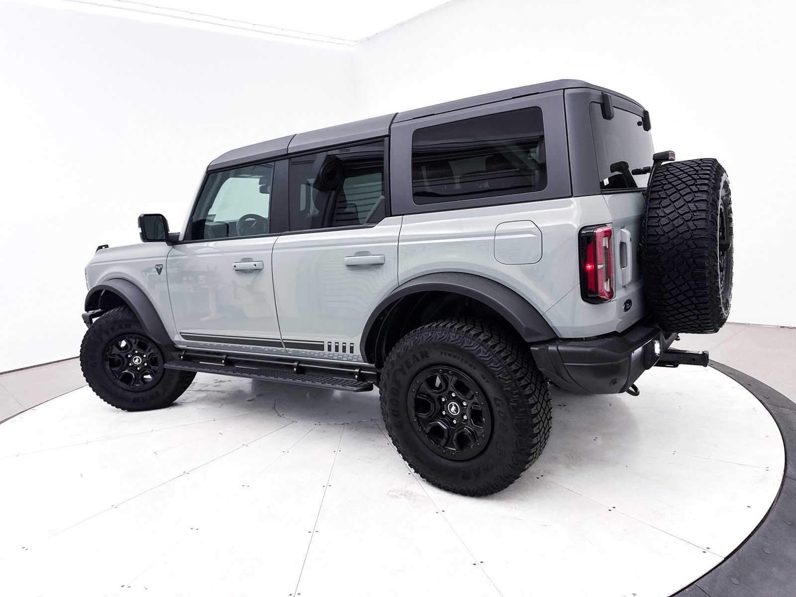 Used 2021 Ford Bronco First Edition image 2