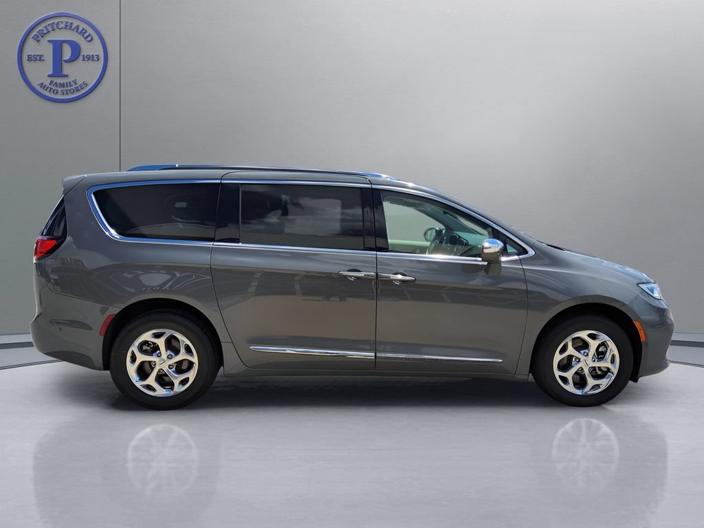 Used 2021 Chrysler Pacifica Limited w/ Premium & Safety Sphere Group AWD/4WD image 8