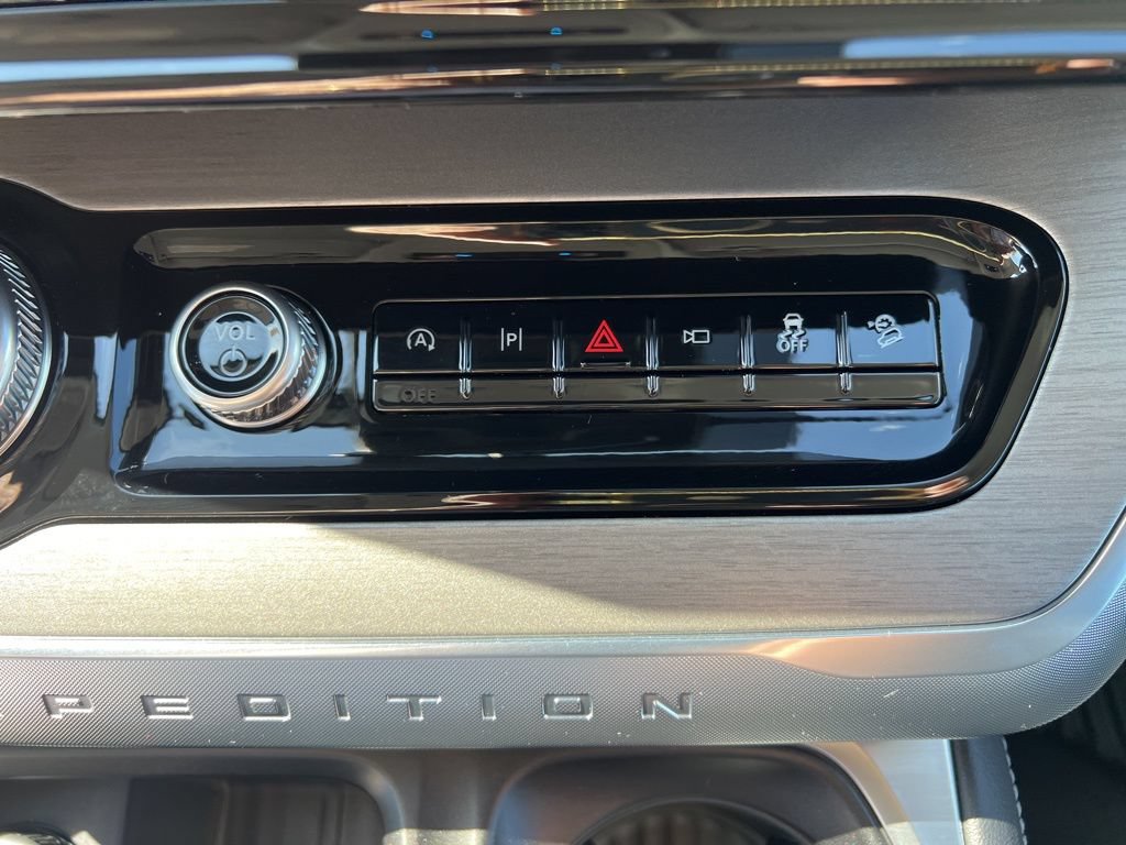 New 2026 Ford Expedition Max Platinum w/ Driver's Package AWD/4WD image 32