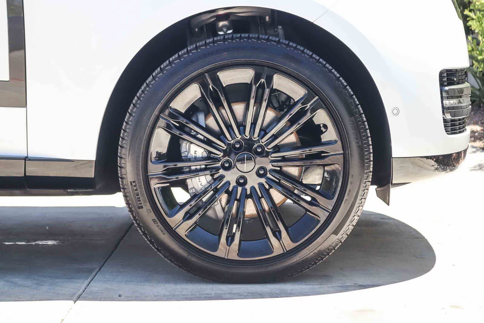 New 2026 Land Rover Range Rover Long Wheelbase SE AWD/4WD image 9