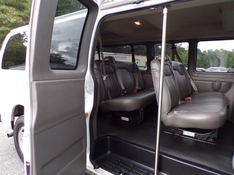 Used 2017 Chevrolet Express 3500 LS RWD image 22