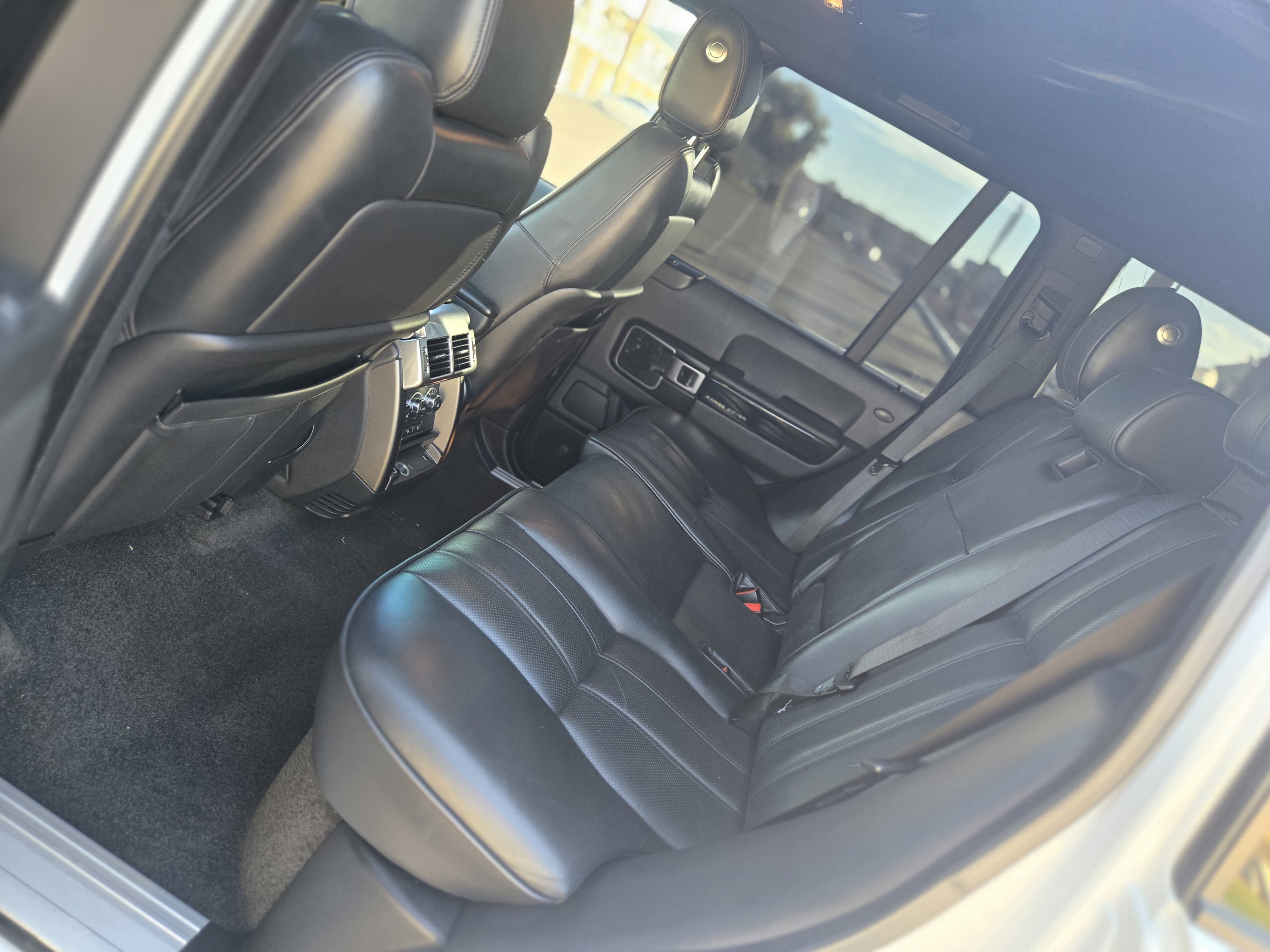 Used 2012 Land Rover Range Rover HSE LUX image 16