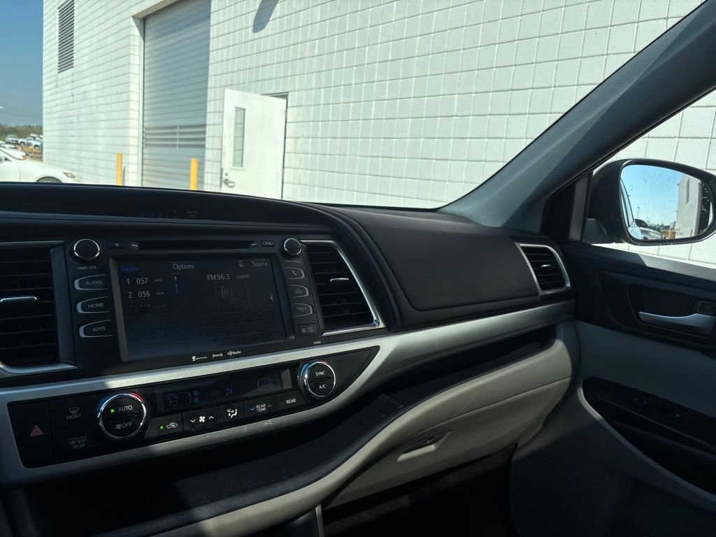 Used 2019 Toyota Highlander XLE image 16