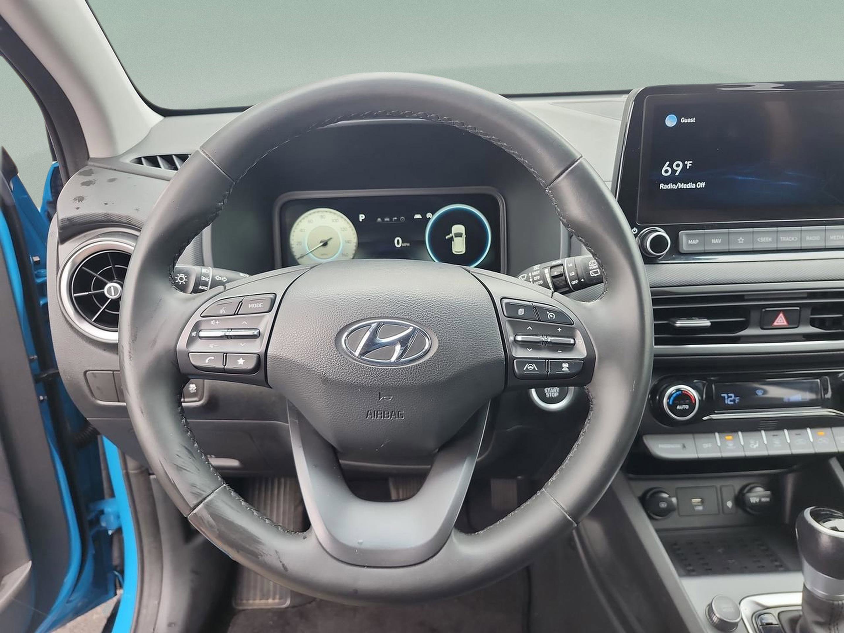 Certified 2022 Hyundai Kona Limited FWD image 9