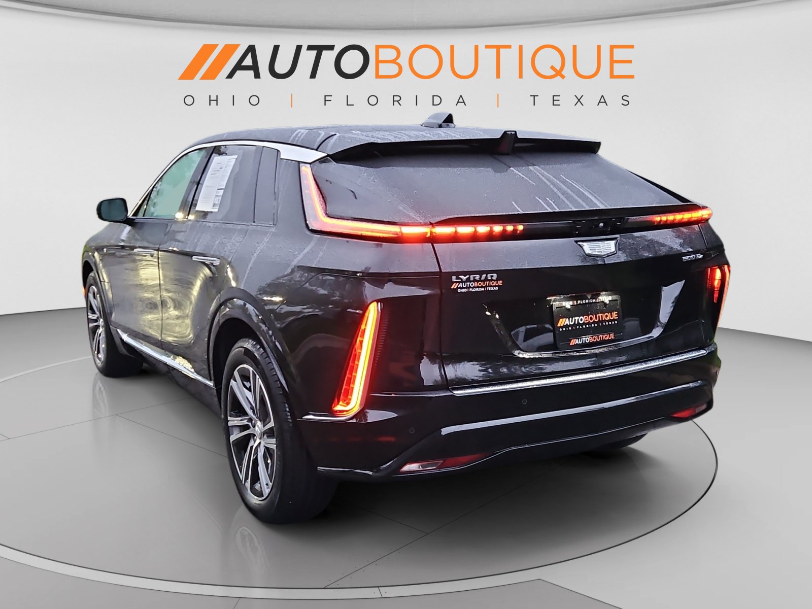 Used 2024 Cadillac Lyriq Luxury w/ LPO, Floor Liner Package AWD/4WD image 3