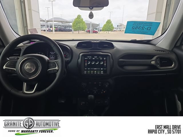 Used 2023 Jeep Renegade Latitude AWD/4WD image 13