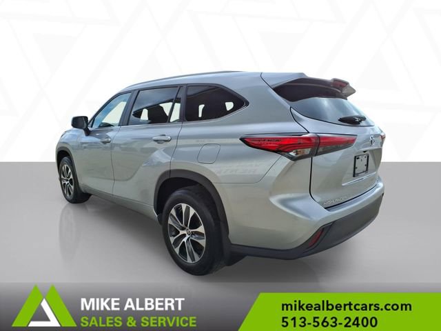 Used 2023 Toyota Highlander XLE image 5
