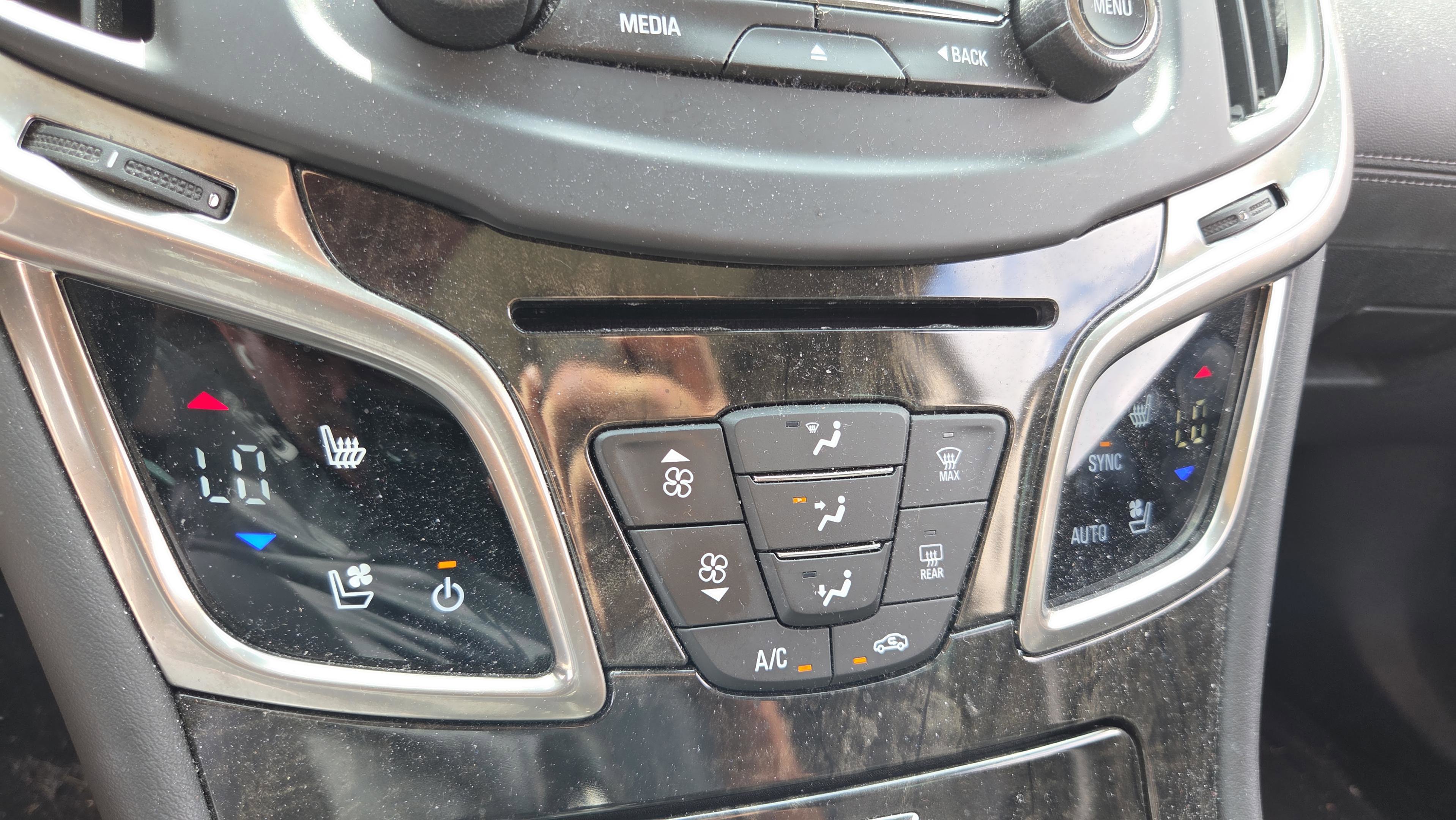 Used 2015 Buick LaCrosse Premium w/ Driver Confidence Package #1 FWD image 21