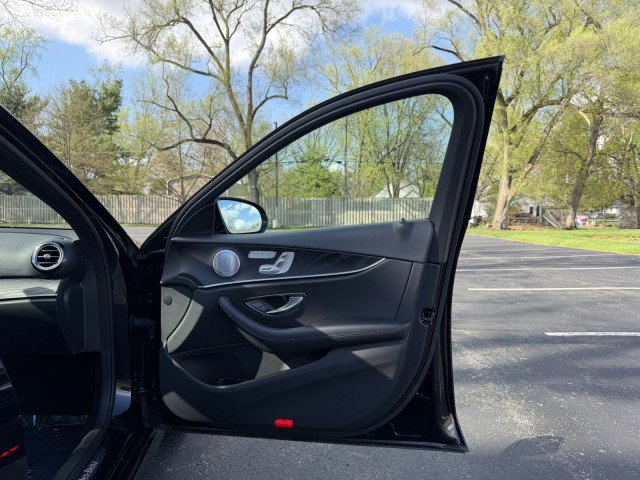 Certified 2019 Mercedes-Benz E 300 4MATIC image 29