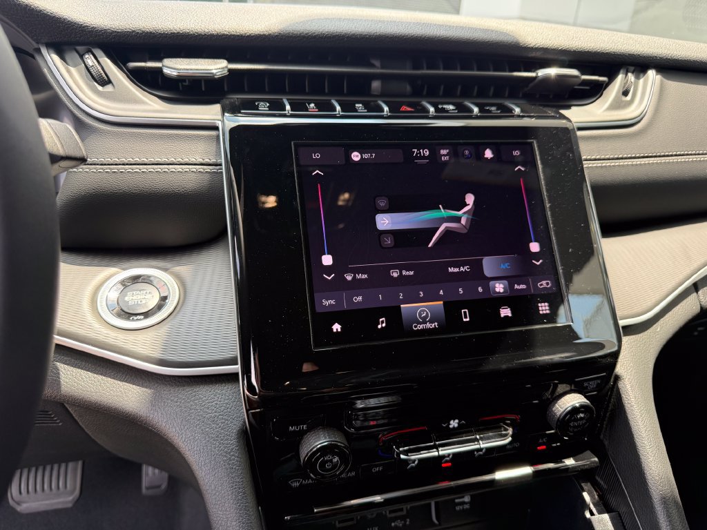New 2026 Jeep Grand Cherokee Laredo RWD image 10