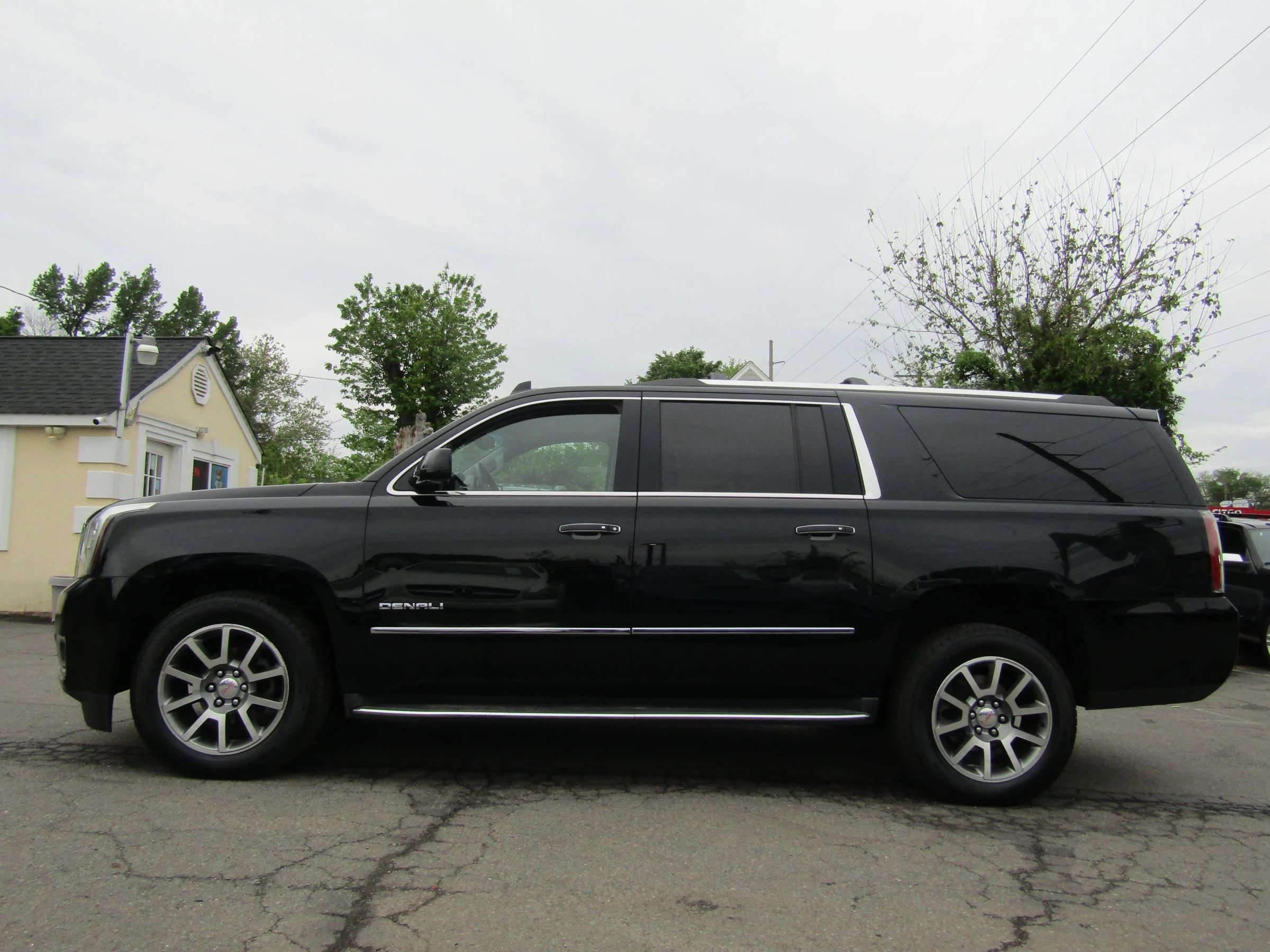 Used 2016 GMC Yukon XL Denali w/ Open Road Package AWD/4WD image 4