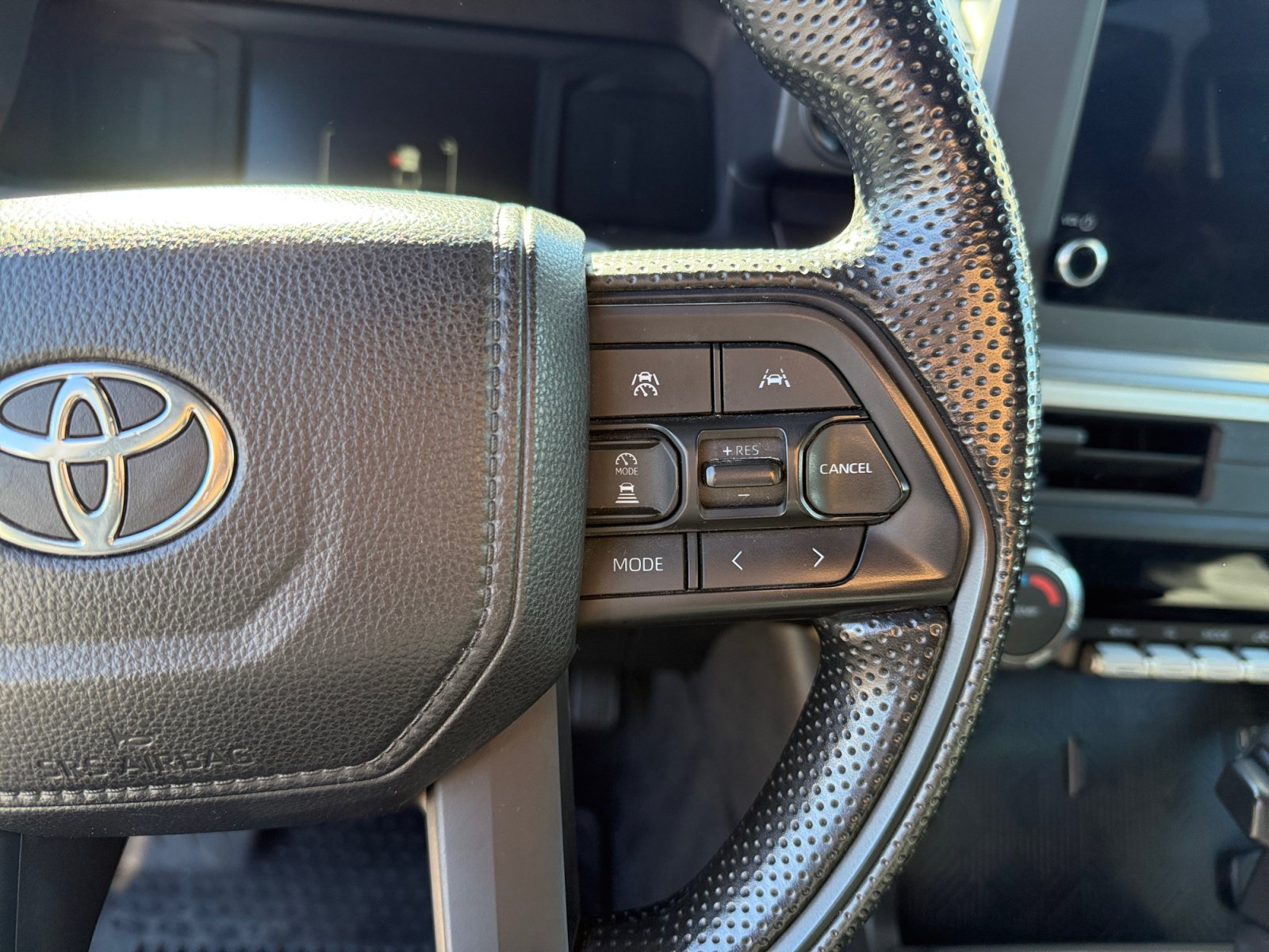 Used 2024 Toyota Tacoma SR5 AWD/4WD image 18