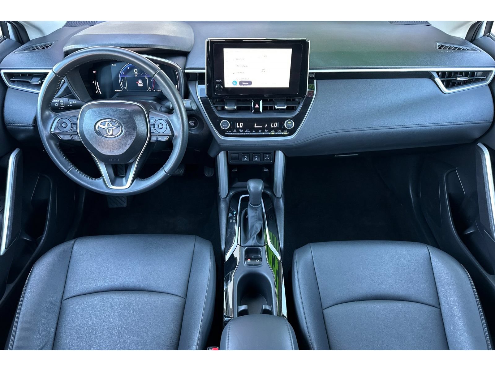 Used 2025 Toyota Corolla Cross XLE AWD/4WD image 15