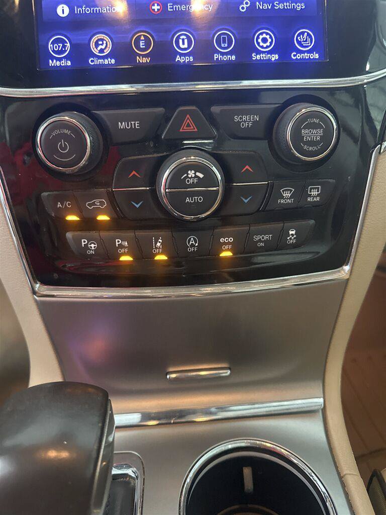 Used 2020 Jeep Grand Cherokee Overland AWD/4WD image 20