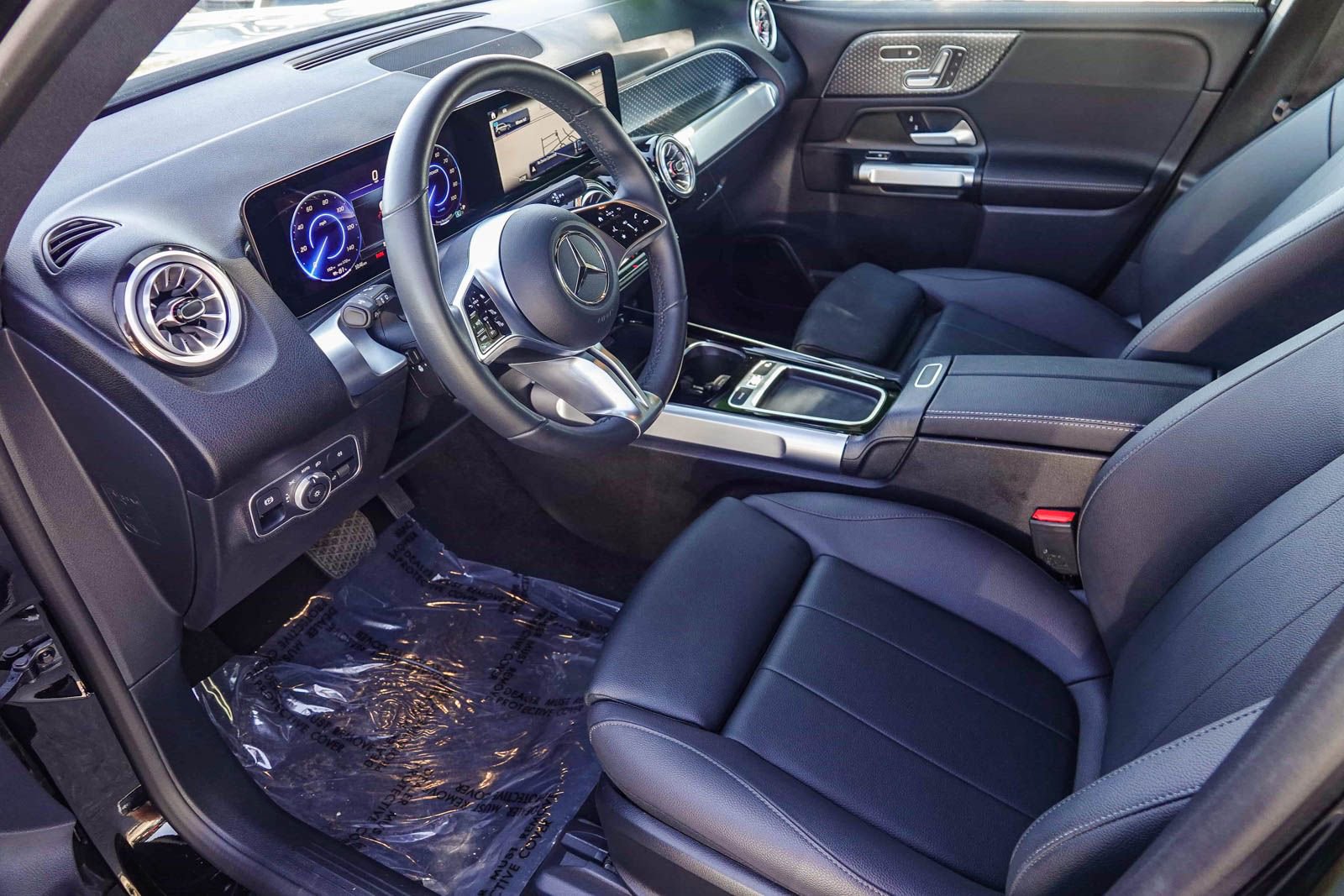 Used 2024 Mercedes-Benz EQB 300 4MATIC image 17