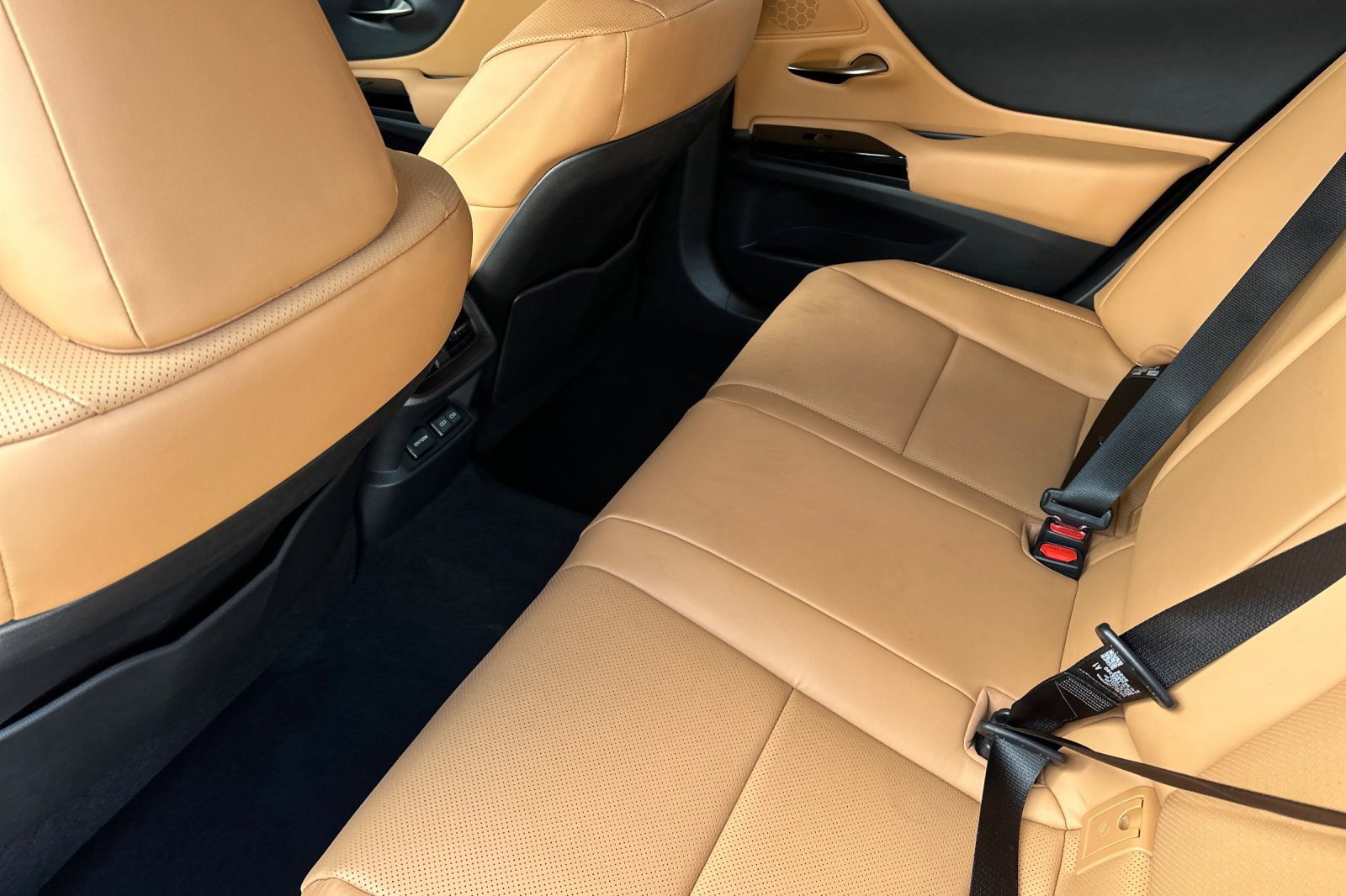 Used 2025 Lexus ES 300h w/ Premium Package image 27