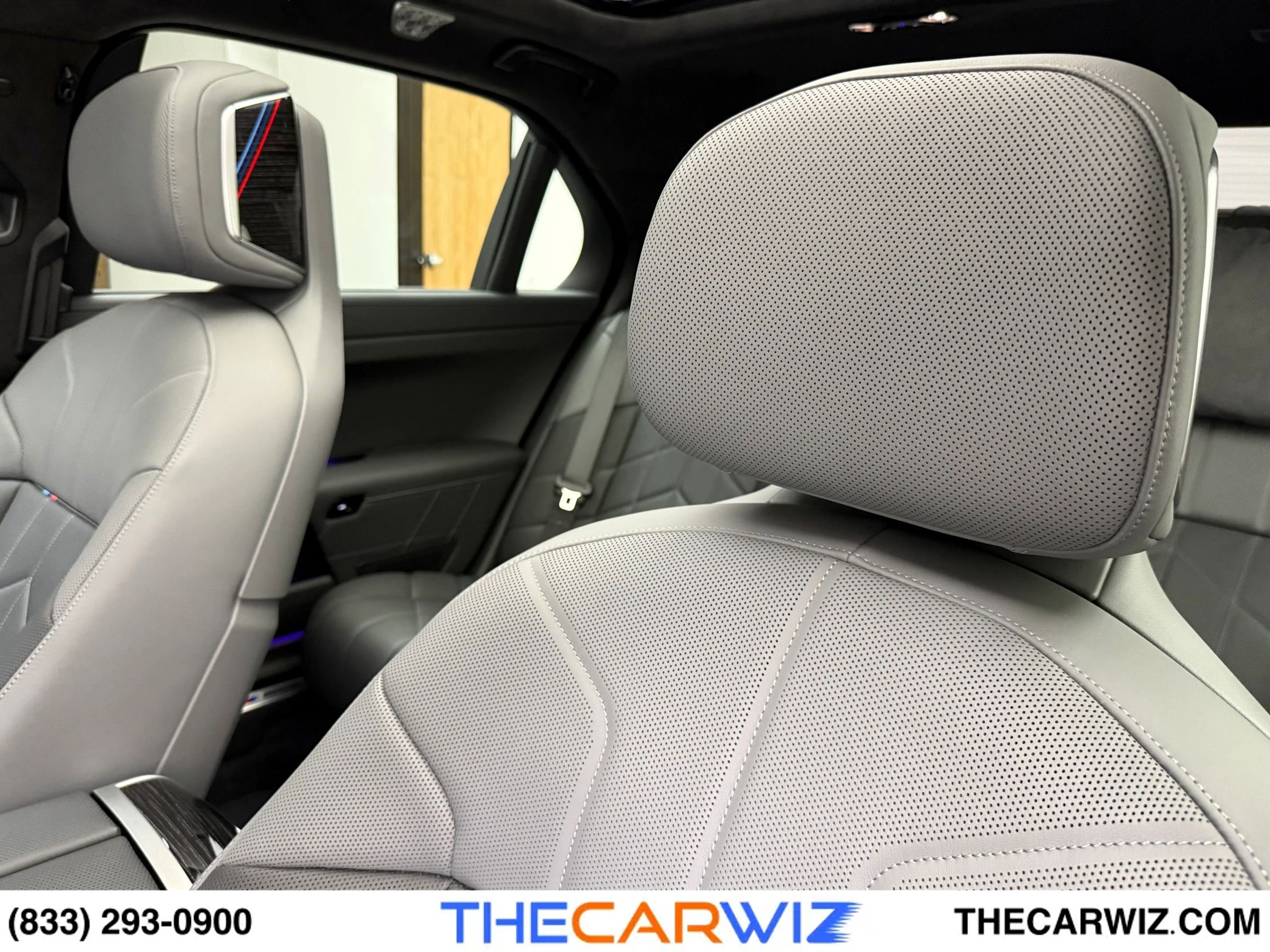 Used 2025 BMW 760i xDrive image 38