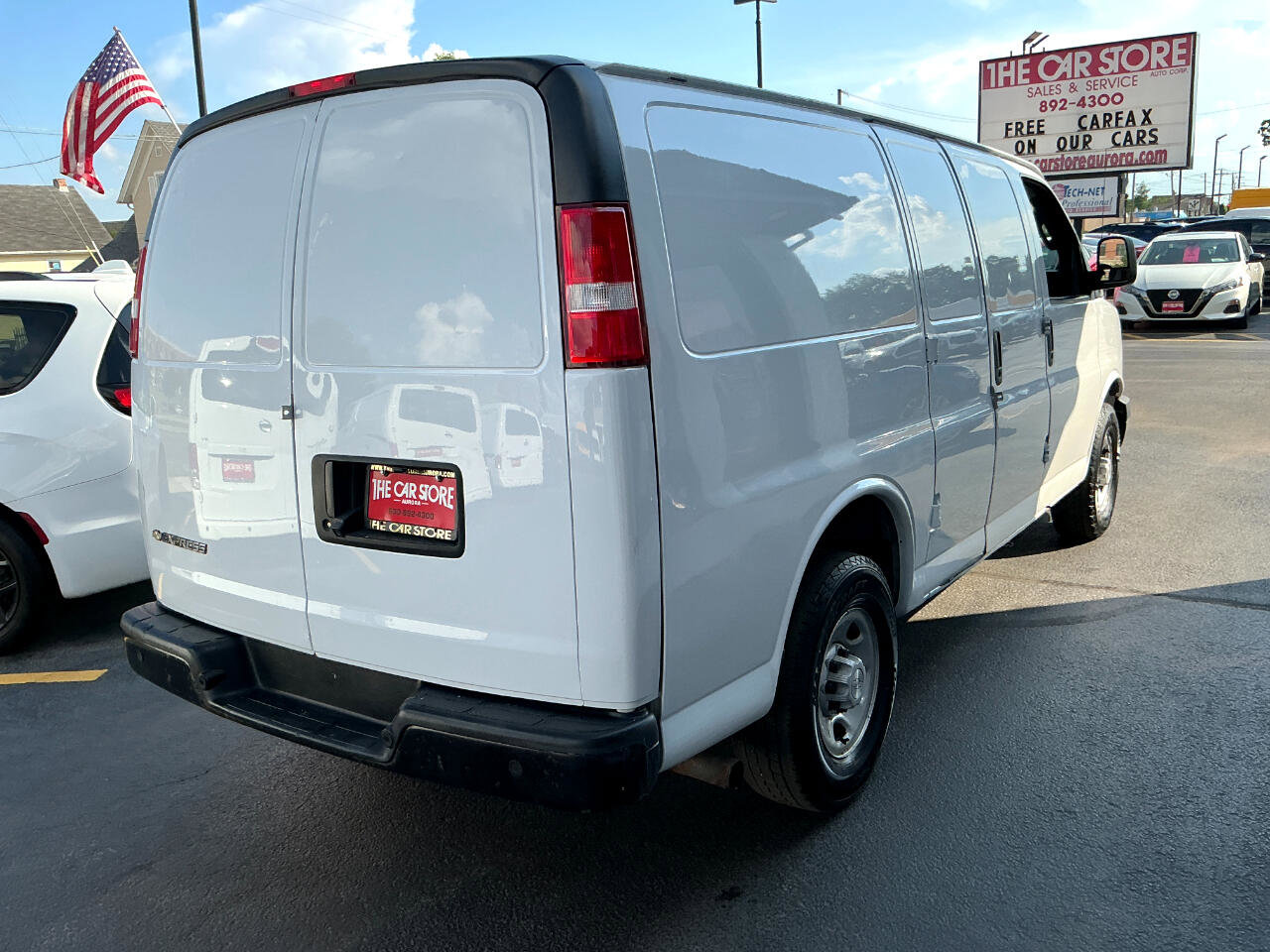 Used 2019 Chevrolet Express 3500 w/ Driver Convenience Package image 4