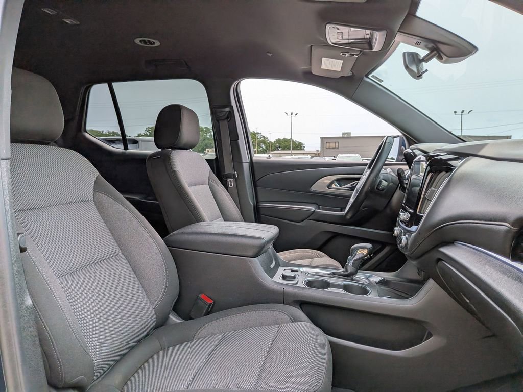 Used 2023 Chevrolet Traverse LT FWD image 28