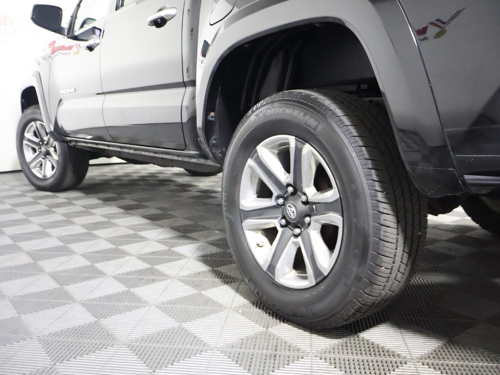 Used 2016 Toyota Tacoma Limited w/ Towing Package AWD/4WD image 11
