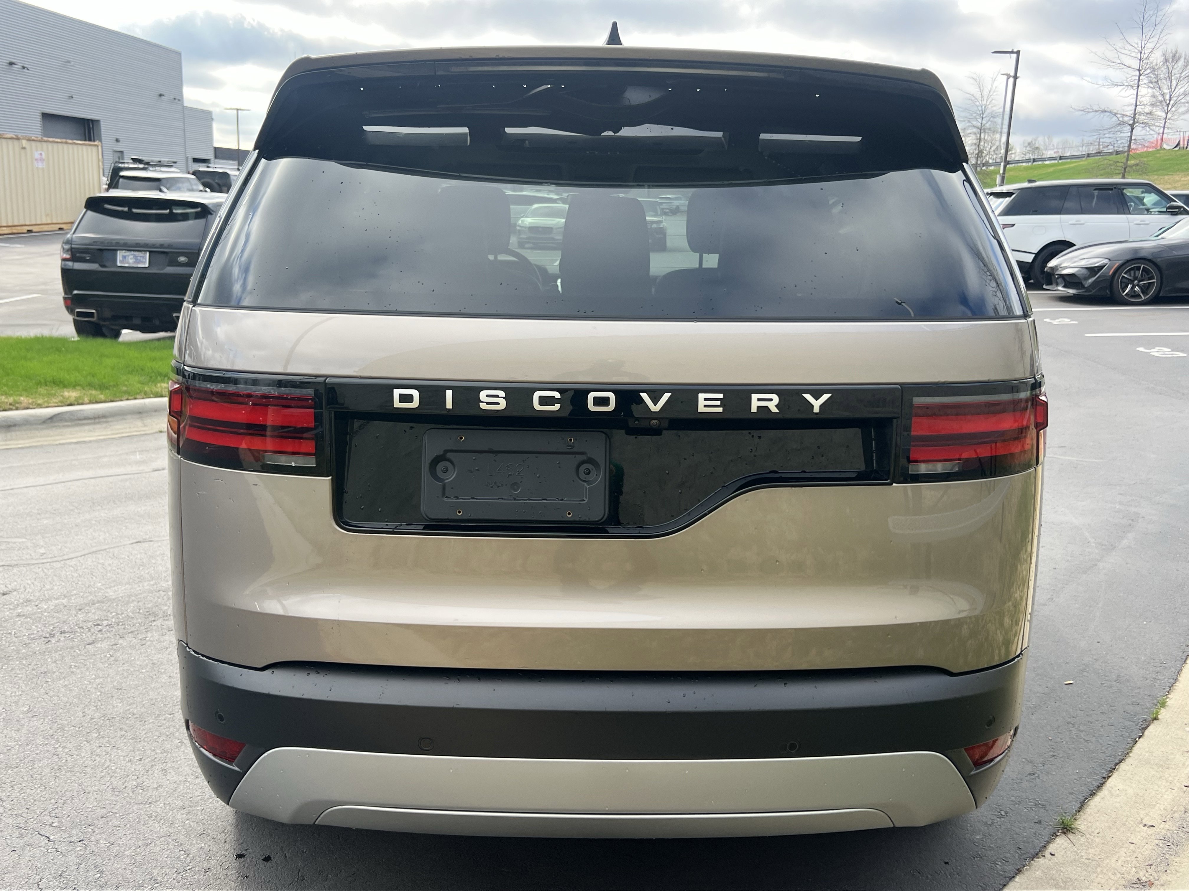 Certified 2024 Land Rover Discovery S image 6