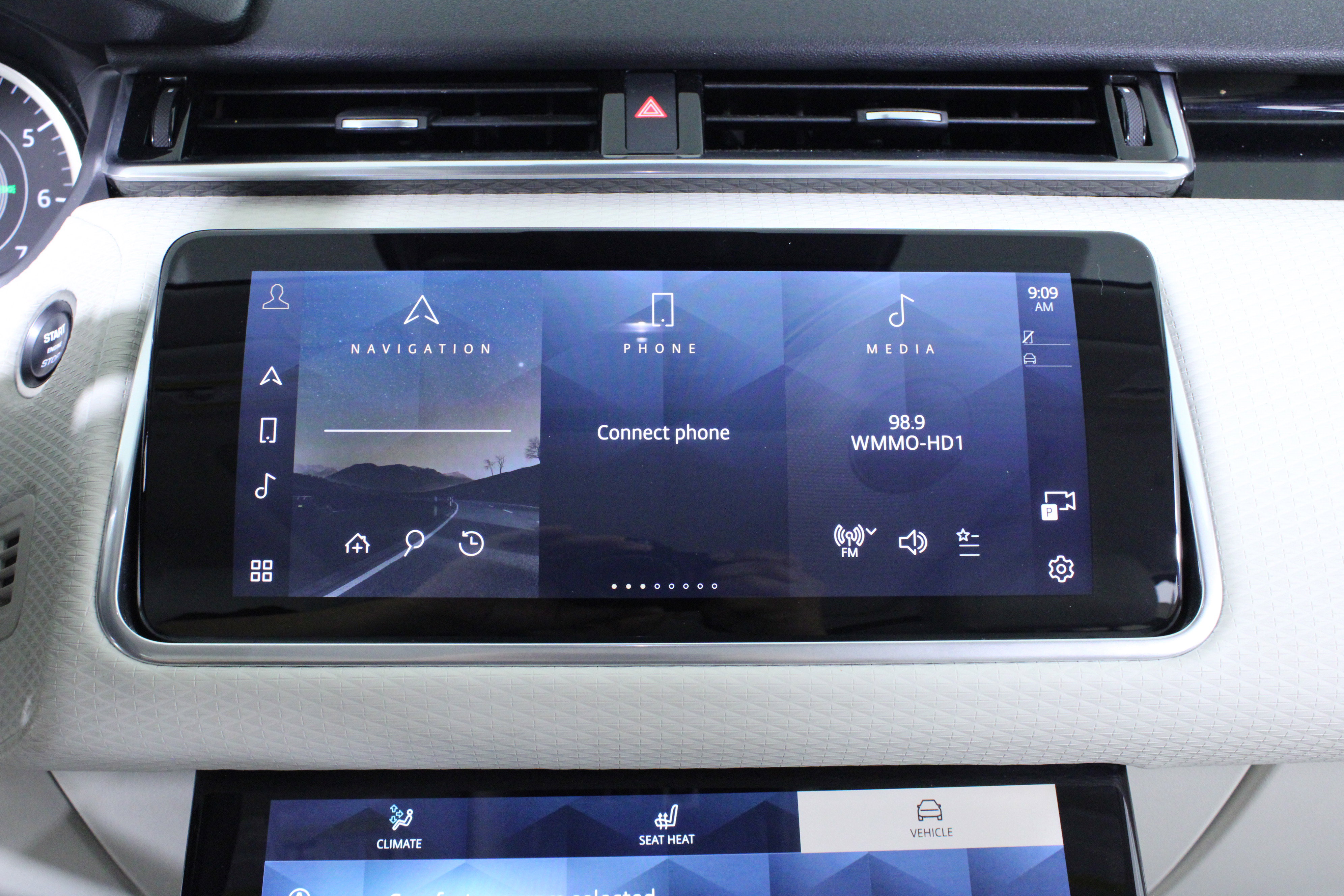 Used 2023 Land Rover Range Rover Velar R-Dynamic S image 27