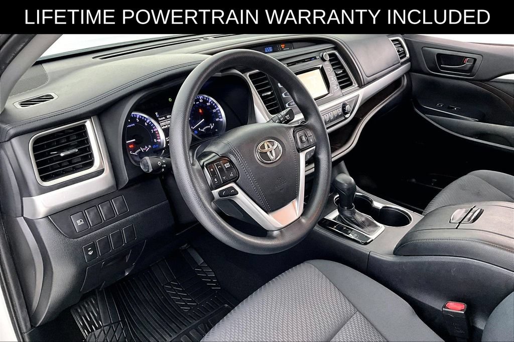 Used 2019 Toyota Highlander LE FWD image 17