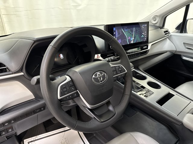 Used 2025 Toyota Sienna XLE w/ XLE Plus Package image 27