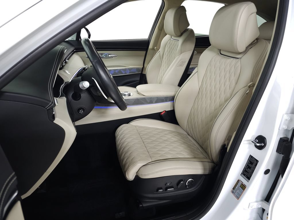 Used 2024 Genesis GV70 3.5T Sport w/ Sport Advanced Package AWD/4WD image 18
