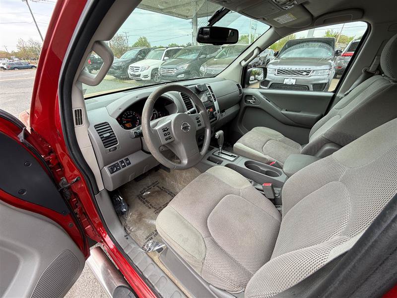 Used 2014 Nissan Frontier SV w/ SV Value Truck Package AWD/4WD image 19