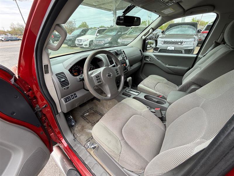 Used 2014 Nissan Frontier SV w/ SV Value Truck Package AWD/4WD image 19