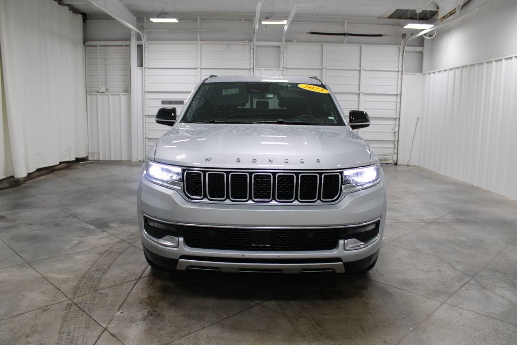 Used 2023 Jeep Wagoneer L Series III w/ Preferred Equipment Group AWD/4WD image 3
