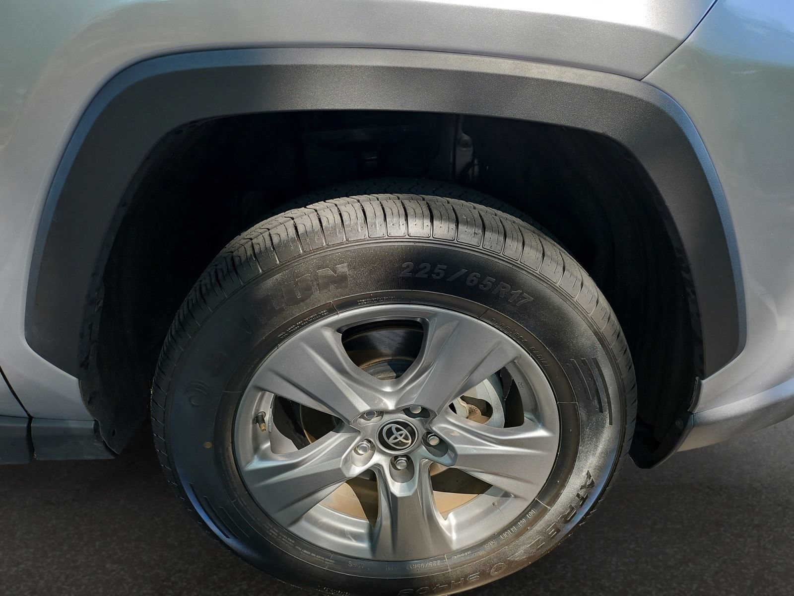 Used 2024 Toyota RAV4 XLE FWD image 41