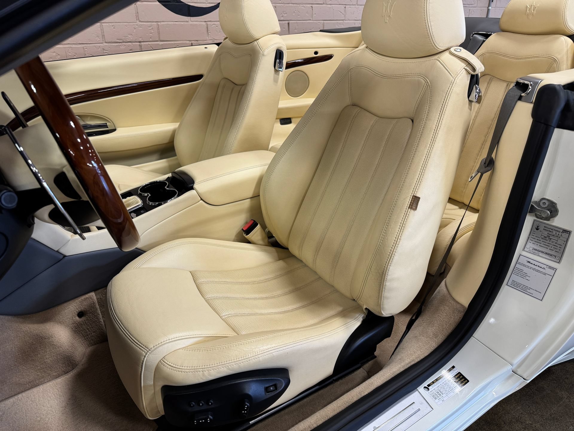 Used 2011 Maserati GranTurismo Convertible RWD image 40