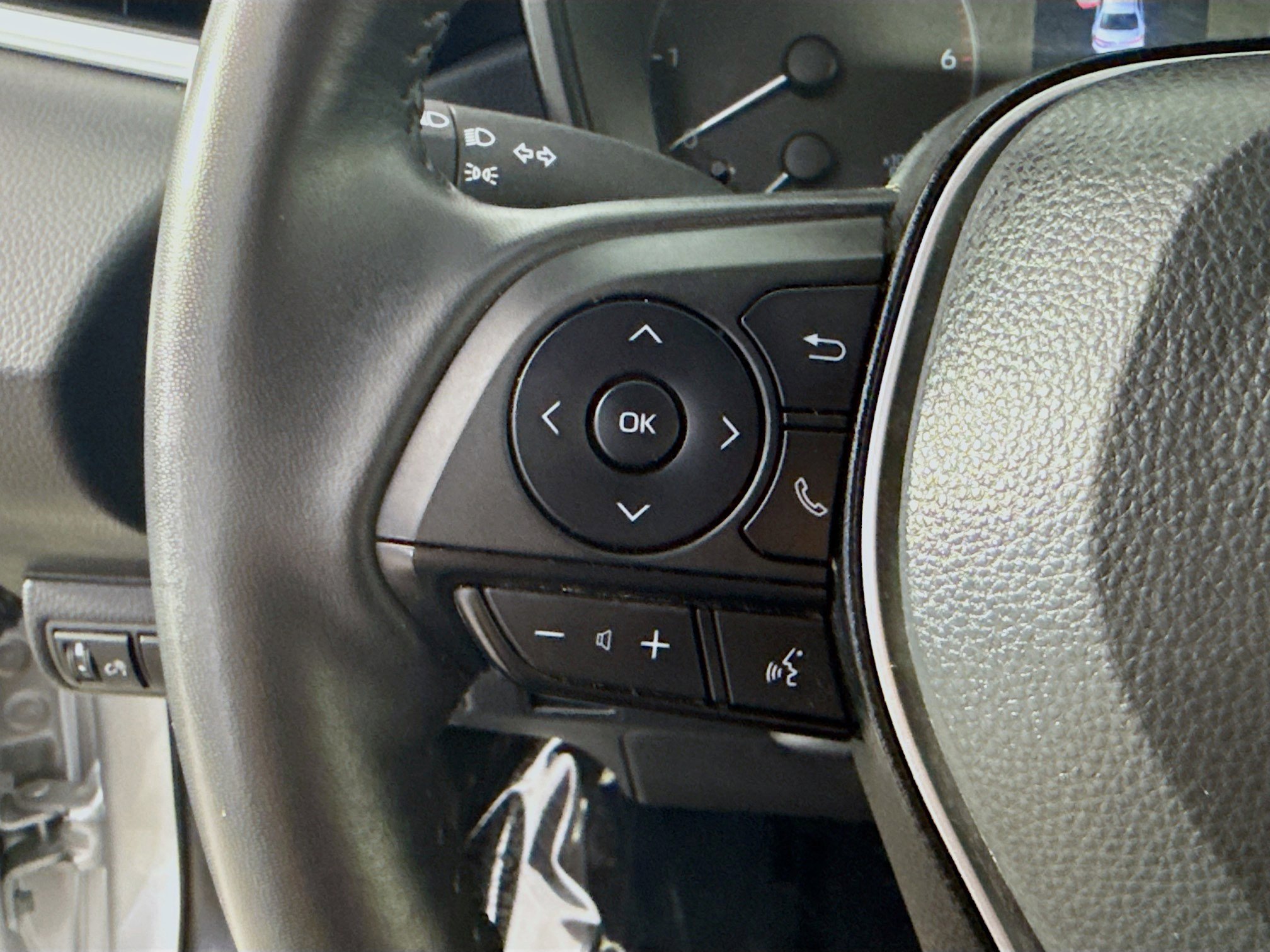 Used 2024 Toyota Corolla SE w/ Convenience Package FWD image 14
