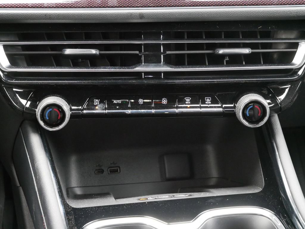 New 2026 Chevrolet Traverse RS w/ LPO, Floor Liner Package image 22