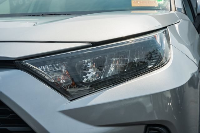 Used 2019 Toyota RAV4 LE w/ All Weather Liner Package AWD/4WD image 12