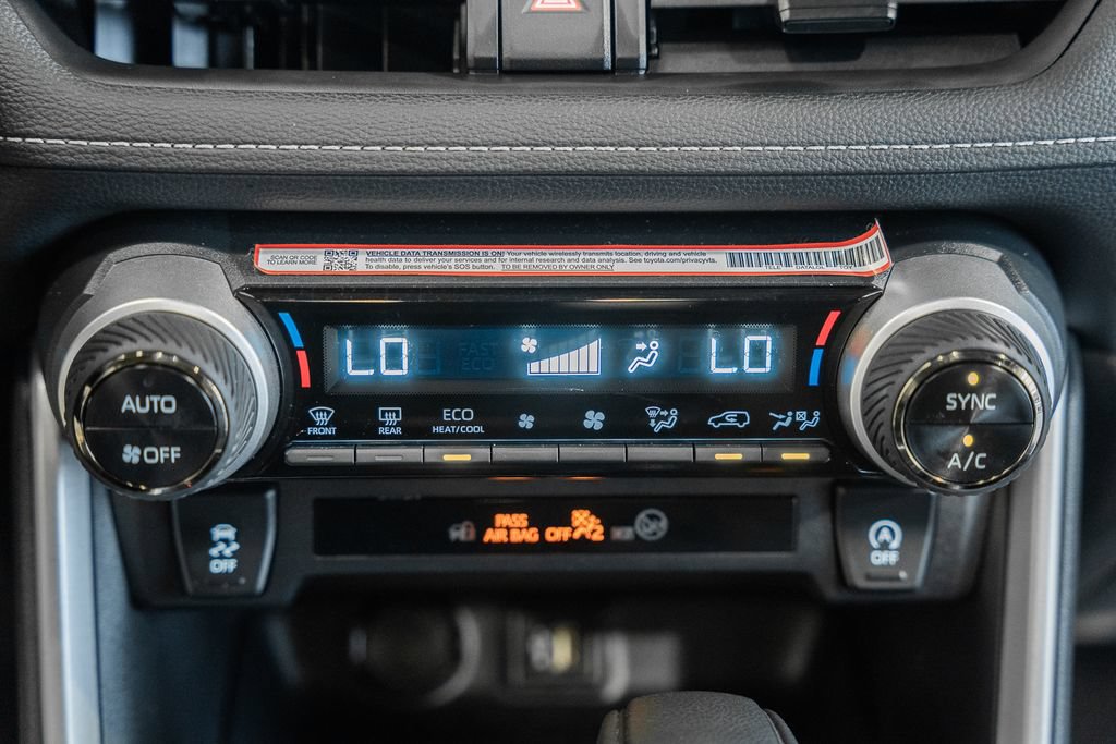 Used 2025 Toyota RAV4 XLE AWD/4WD image 19