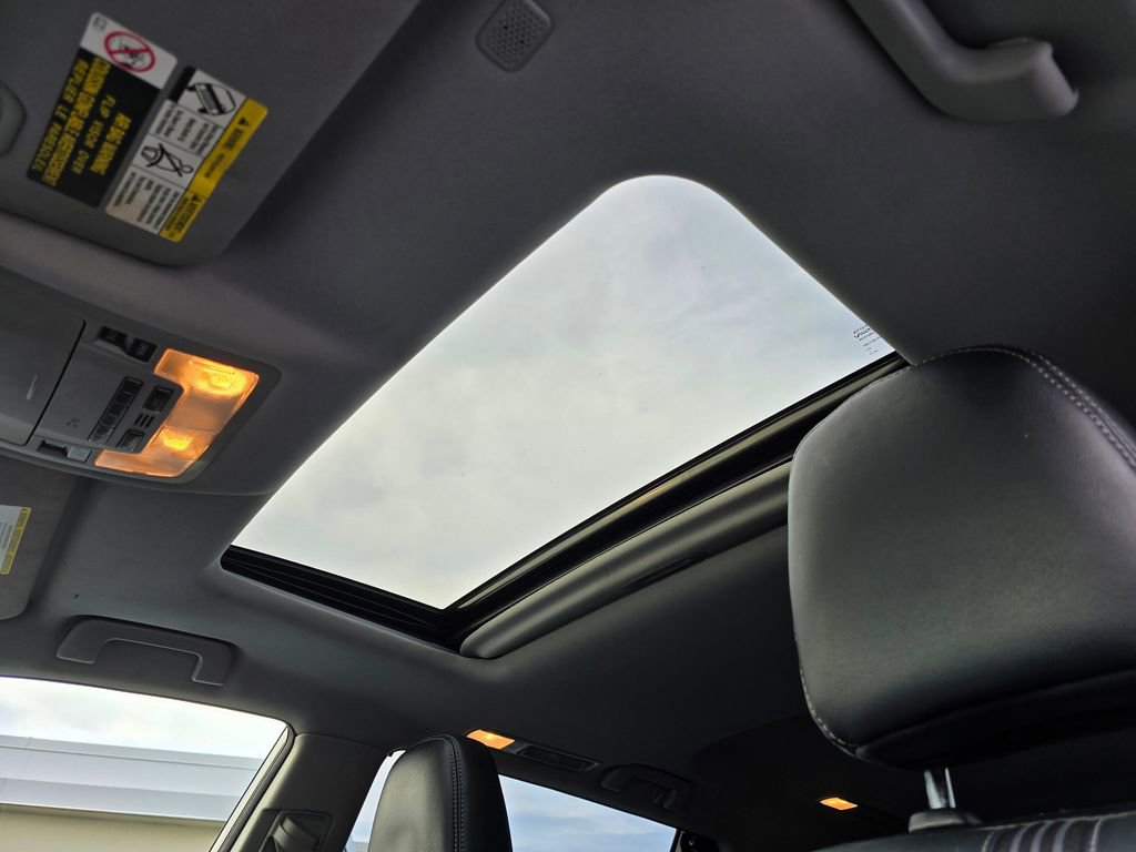 Used 2018 Toyota Highlander SE image 25