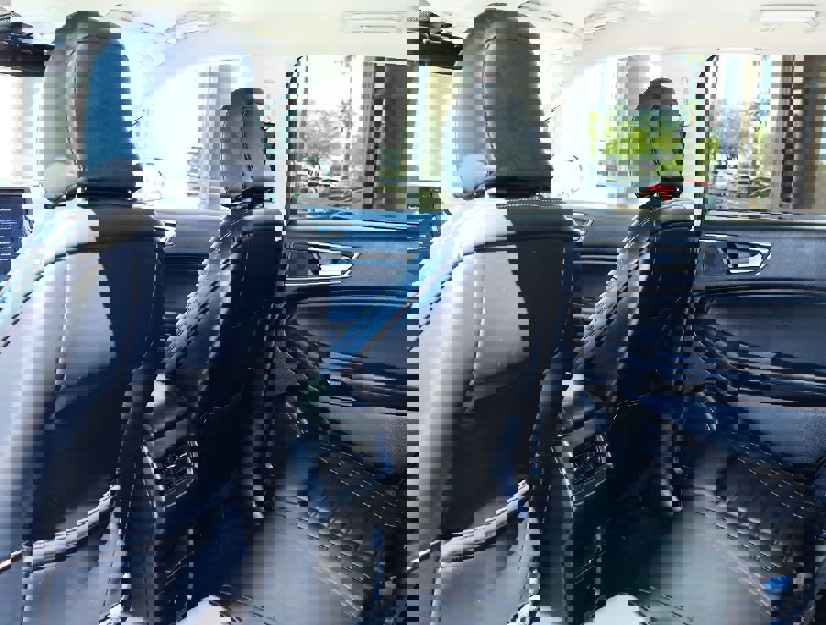 Used 2024 Ford Edge SEL image 32