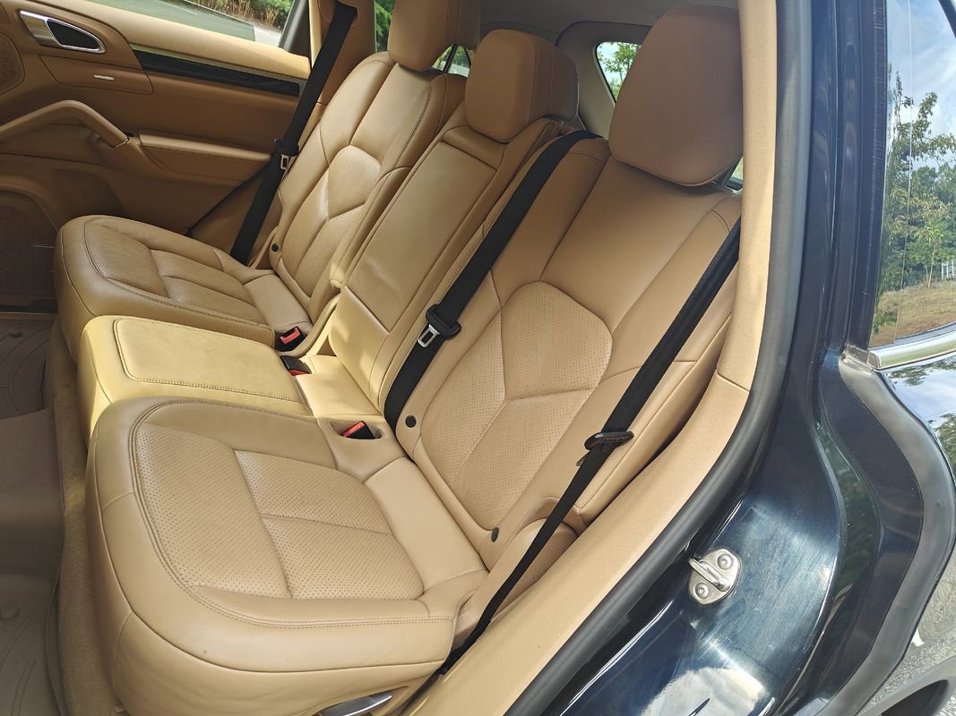 Used 2015 Porsche Cayenne Diesel w/ Premium Package image 8