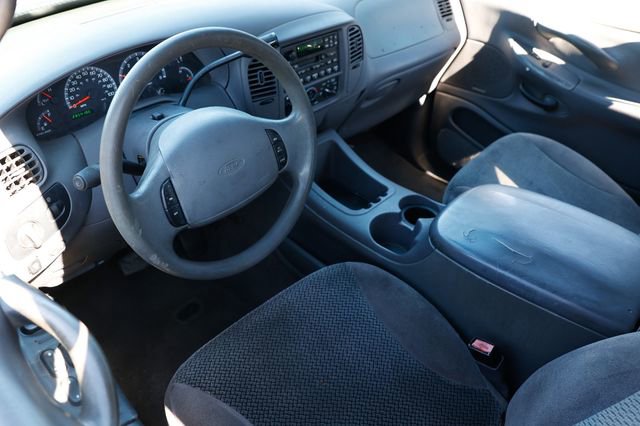 Used 2002 Ford Expedition XLT image 6