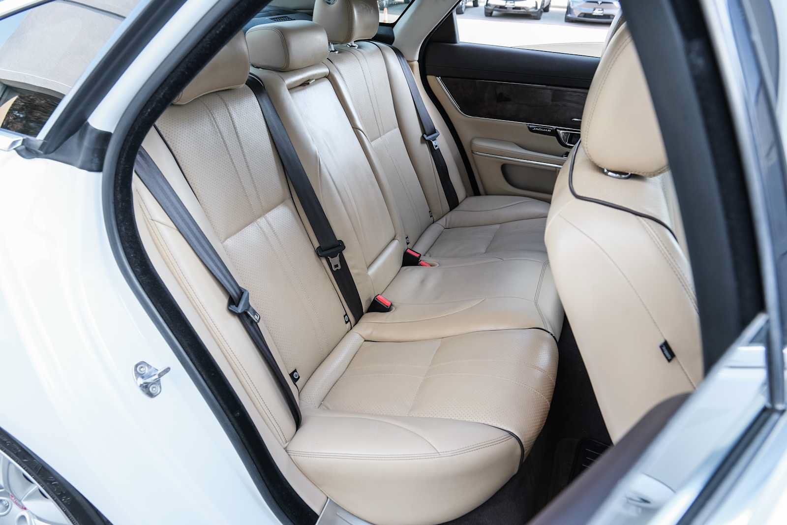 Used 2017 Jaguar XJ R-Sport RWD image 30