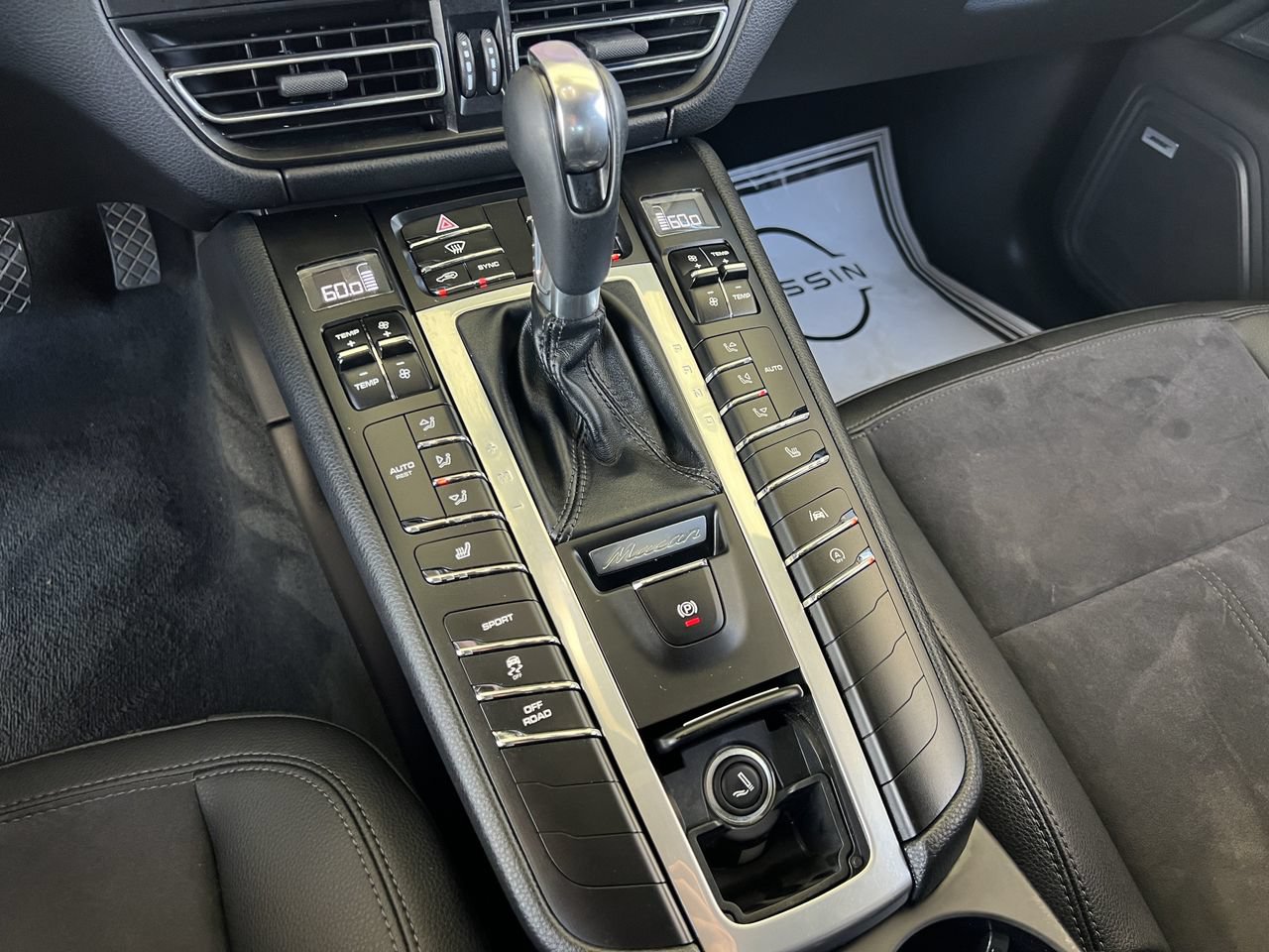 Used 2021 Porsche Macan AWD/4WD image 15