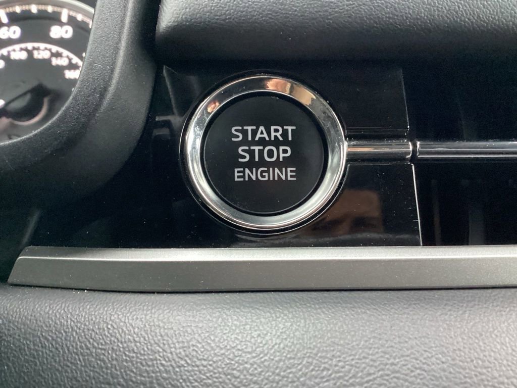 Used 2025 Mitsubishi Outlander AWD image 23