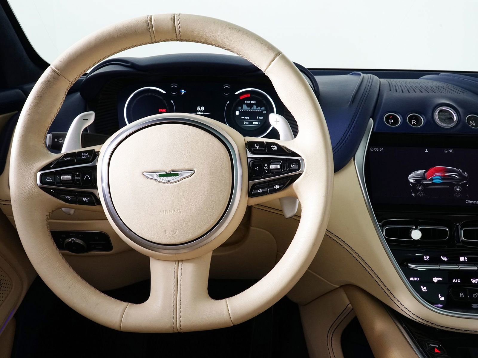 Used 2021 Aston Martin DBX image 21