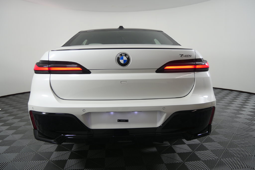 New 2026 BMW 740i RWD image 5