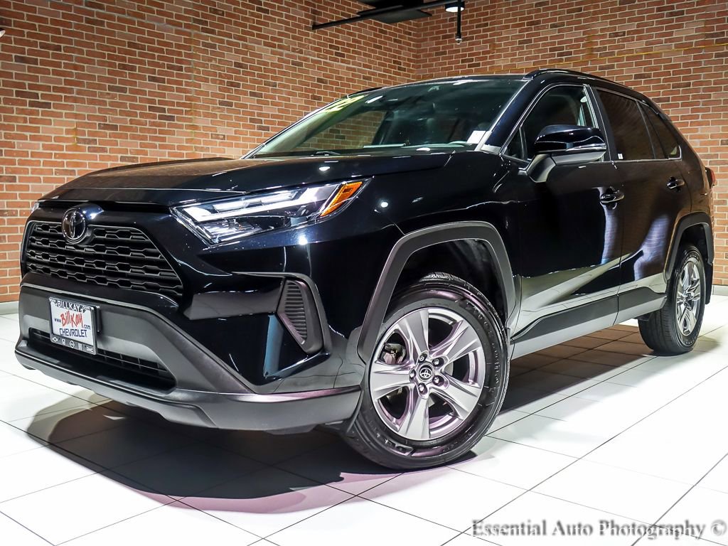 Used 2022 Toyota RAV4 XLE w/ Convenience Package image 2