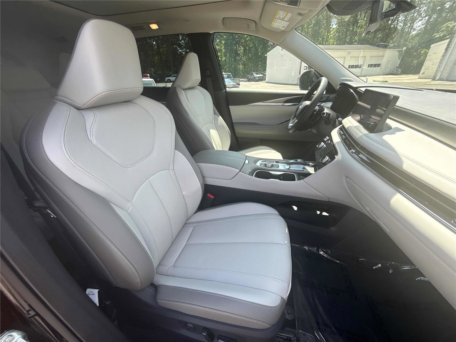 Certified 2026 INFINITI QX60 Luxe w/ Cargo Package FWD image 24