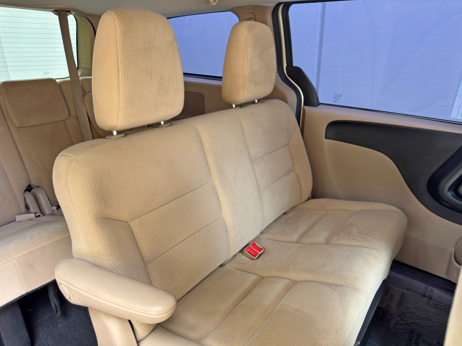 Used 2015 Dodge Grand Caravan American Value Package w/ UConnect Hands-Free Group FWD image 28